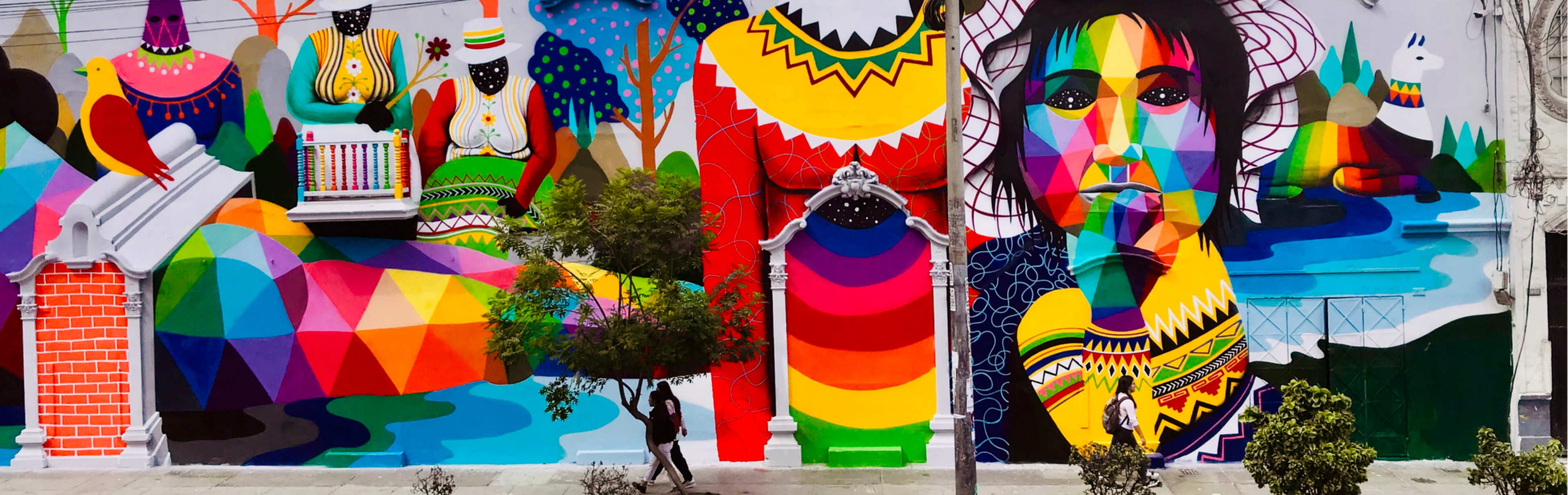 Intervention by the artist Okuda San Martín on the façade of the Cultural Center of Spain in Lima, as part of his initiative Arte Ventilado / Intervención del artista Okuda San Martín en la fachada del Centro Cultural de España en Lima, dentro de su iniciativa Arte Ventilado.