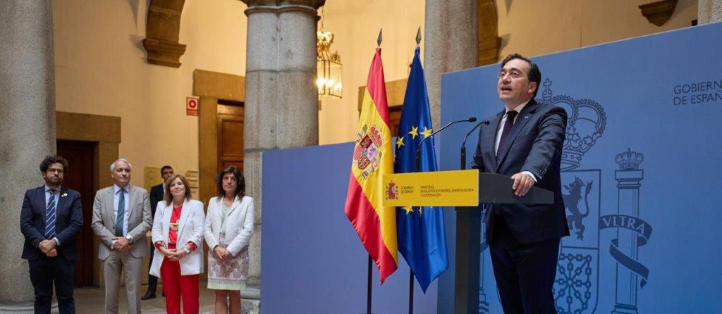 Albares condecora al equipo humanitario que atendió a las víctimas del terremoto de Turquía