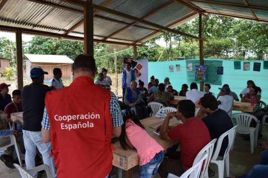 Grupo de personas reunidas