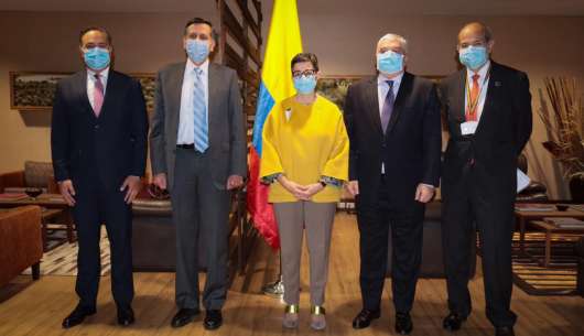 Ministra de Asuntos Exteriores, Unión Europea y Cooperación, Arancha González Laya, junto con ...