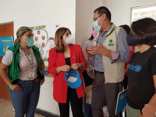 Pilar Cancela junto con otros cooperantes